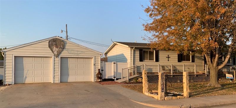710 E 4th St, Hoisington, KS 67544