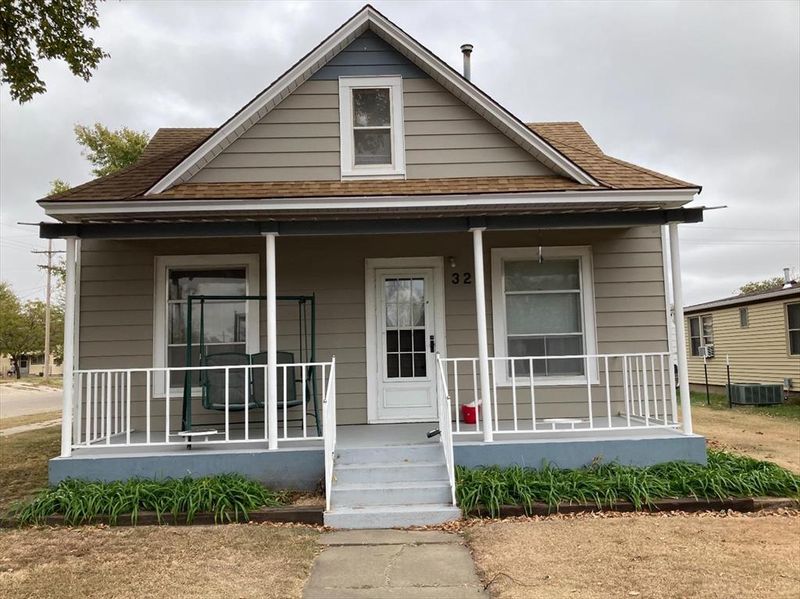 322 2nd St Se, Claflin, KS 67525