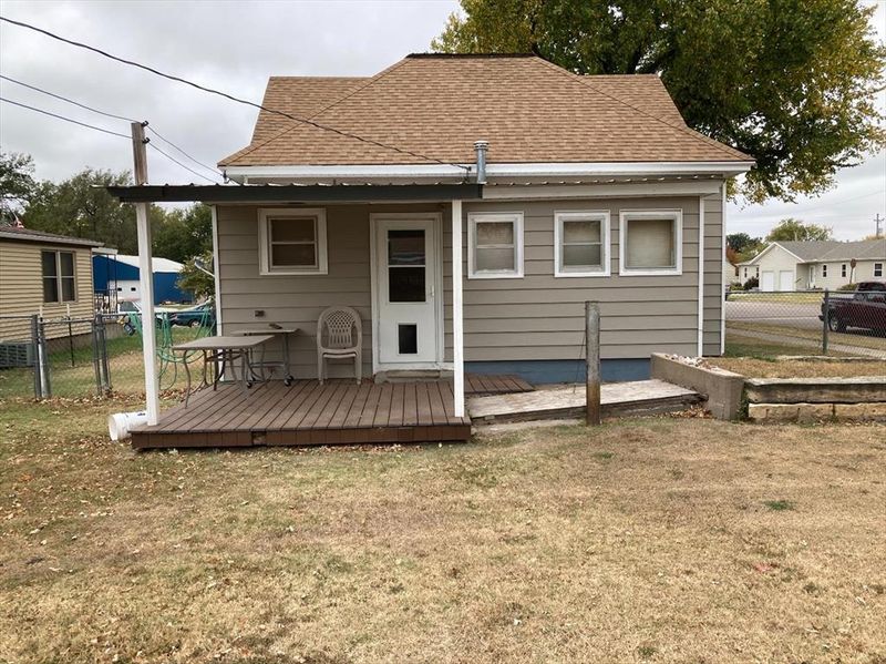 322 2nd St Se, Claflin, KS 67525