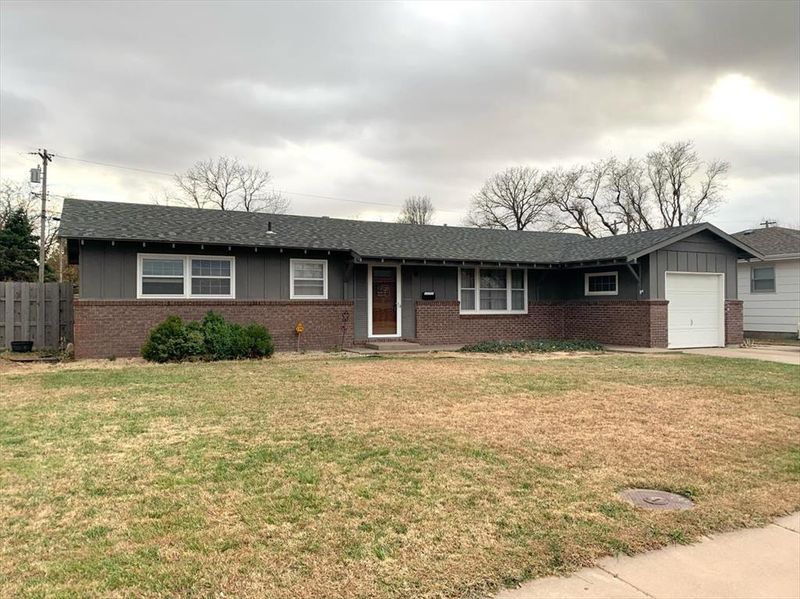 3327 Meadowlark, Great Bend, KS 67530