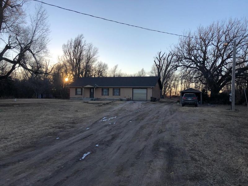 227 SE 20 Ave, Great Bend, KS 67530