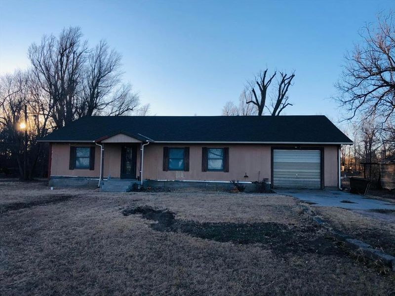 227 SE 20 Ave, Great Bend, KS 67530