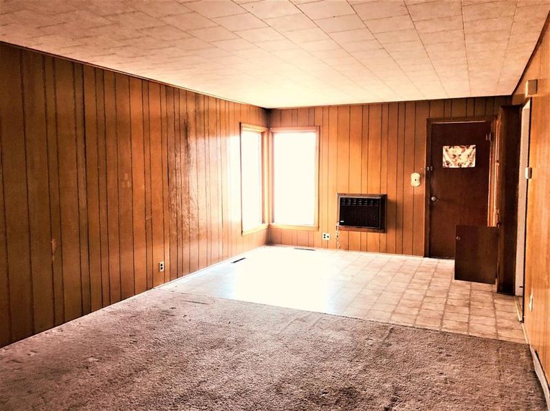521 N Elm St, Hoisington, KS 67544