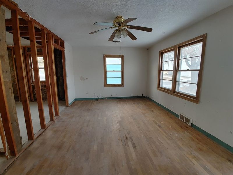 108 8th St, Gorham, KS 67640