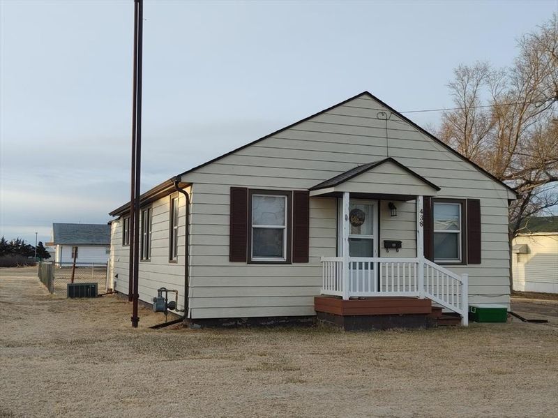 438 E 14th St, Russell, KS 67665