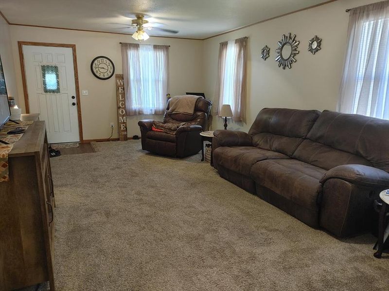 438 E 14th St, Russell, KS 67665