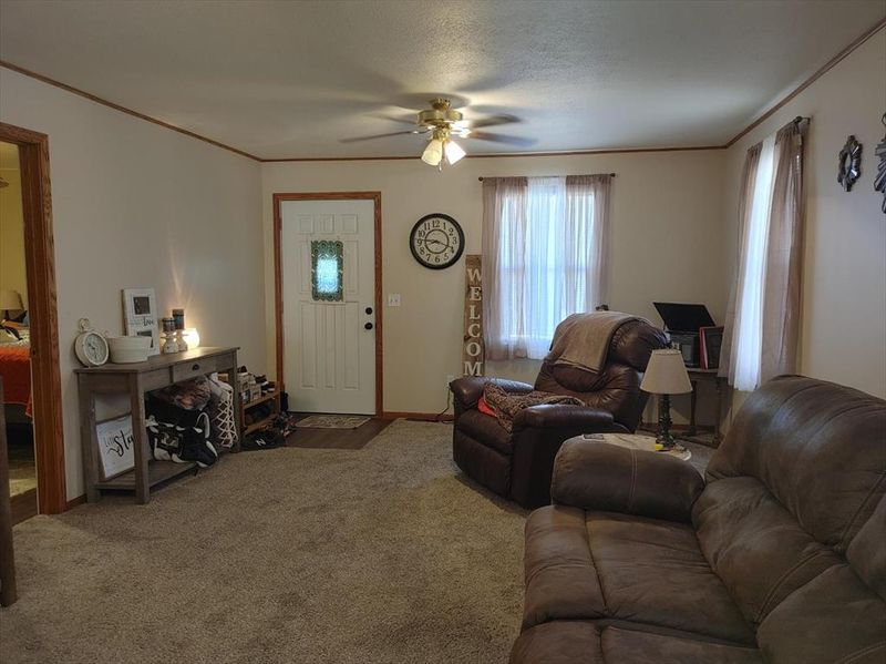 438 E 14th St, Russell, KS 67665