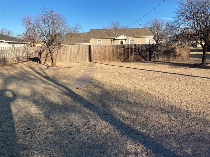 205 7th St, Claflin, KS 67525
