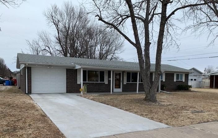 1908 Cherry Ln, Great Bend, KS 67530