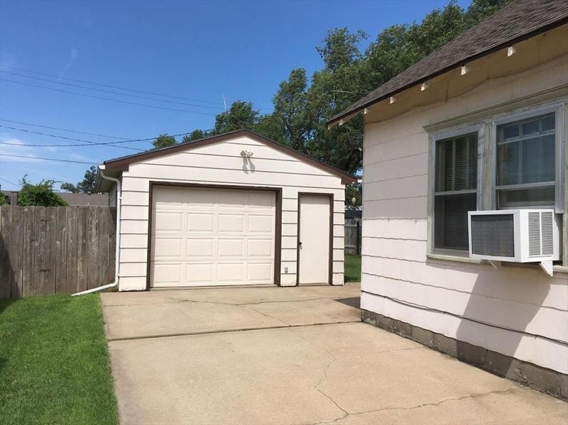 1031 Monroe, Great Bend, KS 67530
