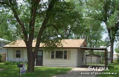 802 Birch Dr, Salina, KS 67401