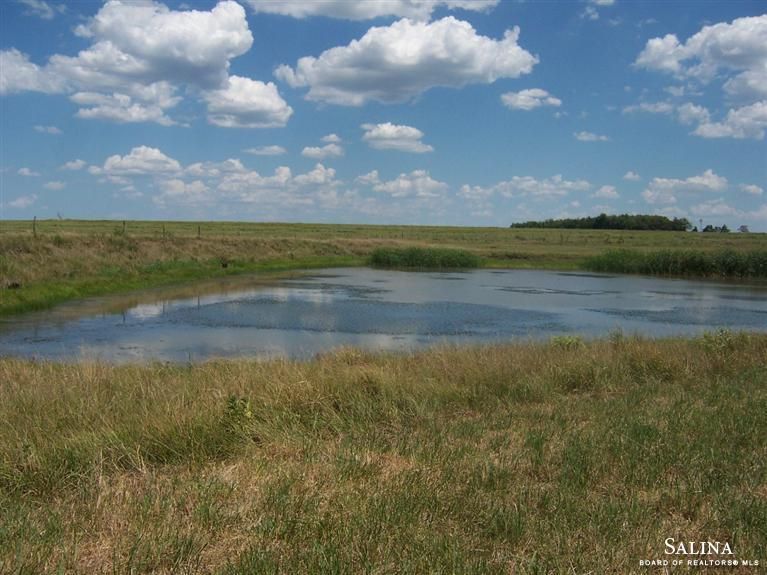 2043 1 St Rd, Wakefield, KS 67487