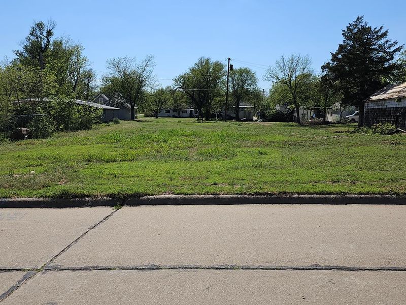 1207 Johnson, Larned, KS 57550