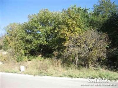 42 Holly Ln, Salina, KS 67401
