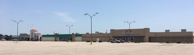 4903 10th St, Great Bend, KS 67530