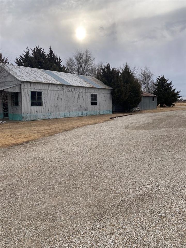 6003 10th St, Great Bend, KS 67530