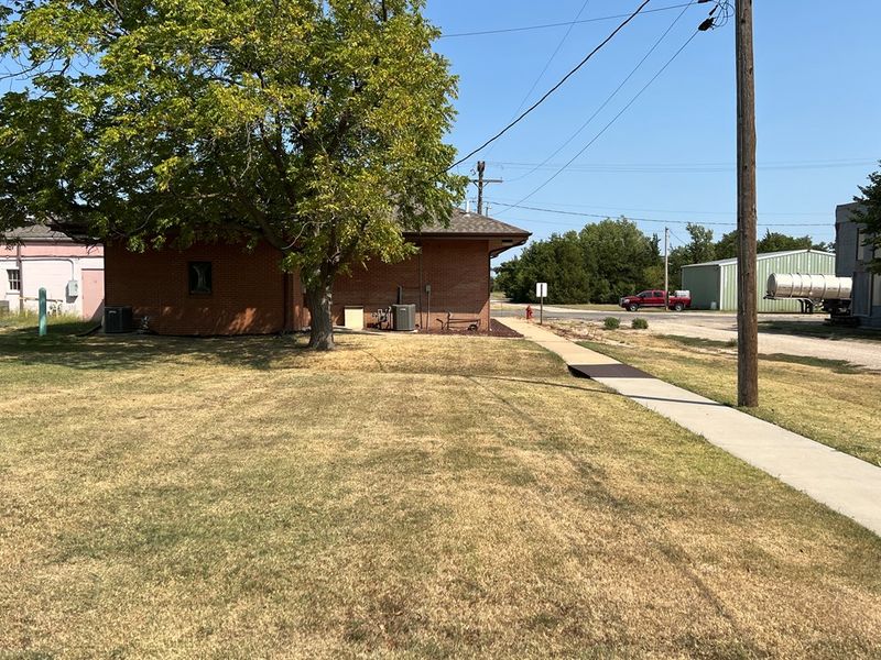 233 N Main, Lorraine, KS 67459
