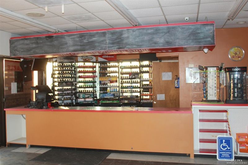 220 W Crawford St, Salina, KS 67401