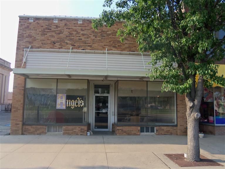 1912 Broadway Ave, Great Bend, KS 67530