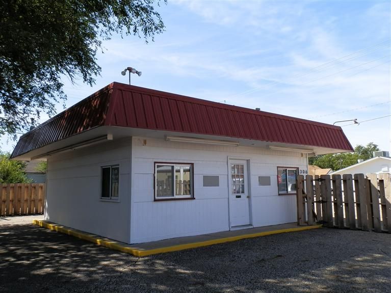 306 E Wichita Ave Se, Russell, KS 67665