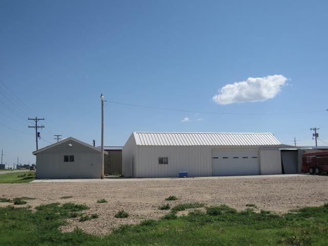318 S Front St, Russell, KS 67665