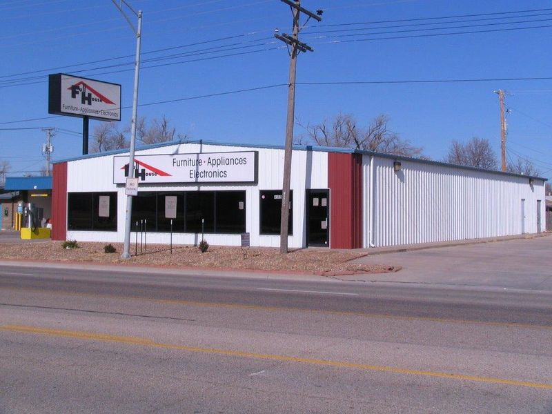 4908 10th St, Great Bend, KS 67530
