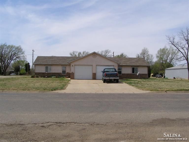 200 N Kansas St, Kanopolis, KS 67454
