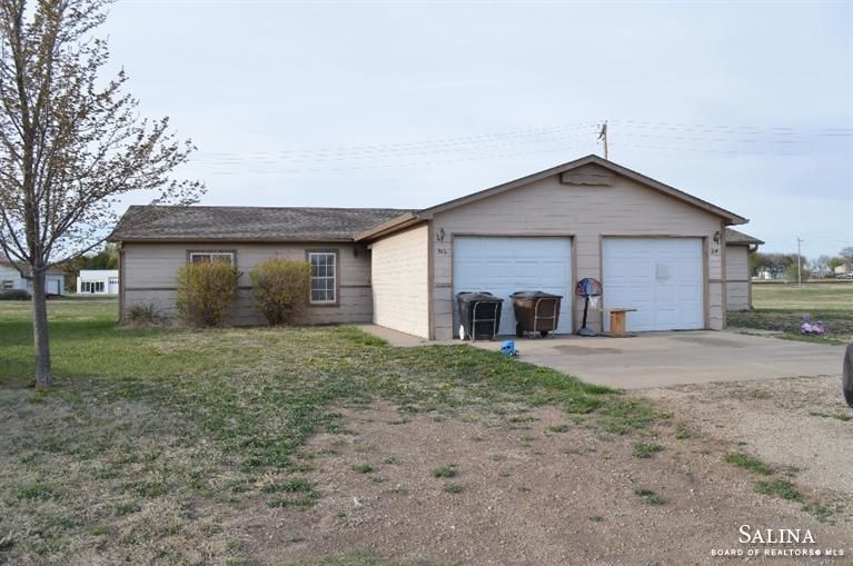 314 28th St, Wilson, KS 67490