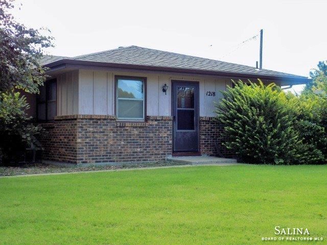 1218 Faith Dr, Salina, KS 67401