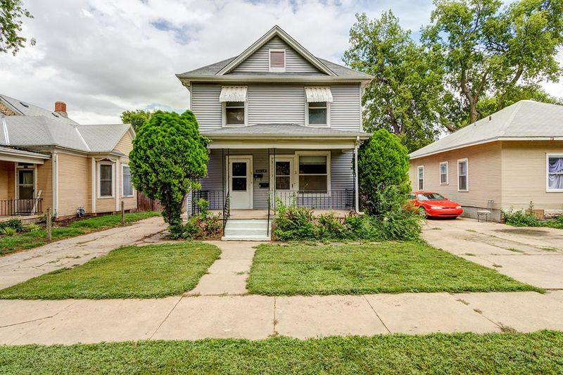 321 S 11th St, Salina, KS 67401
