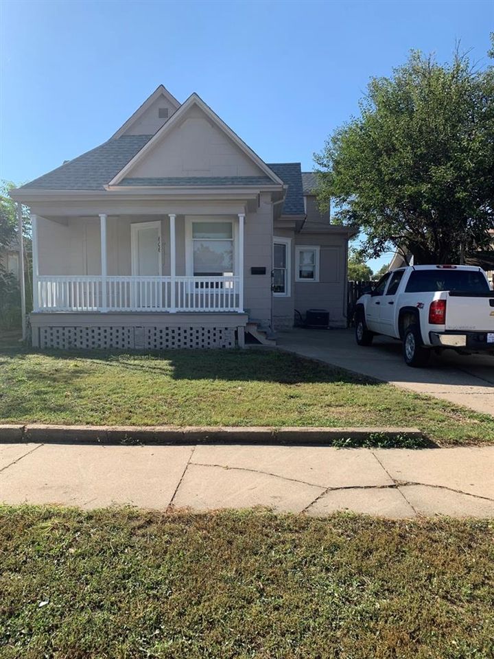 606 Johnstown Ave, Salina, KS 67401
