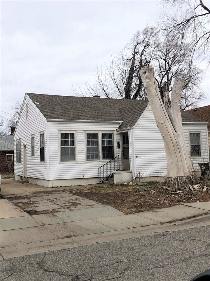 225-227 Baker St, Salina, KS 67401