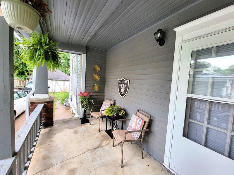 208 S 10th St, Salina, KS 67401