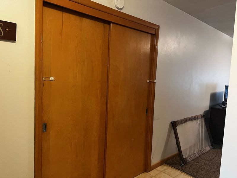 566 W 7th, Hoisington, KS 67544