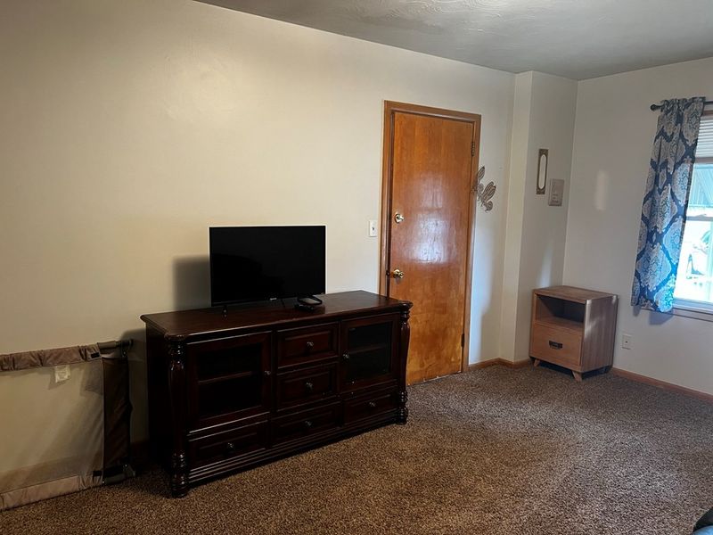 566 W 7th, Hoisington, KS 67544