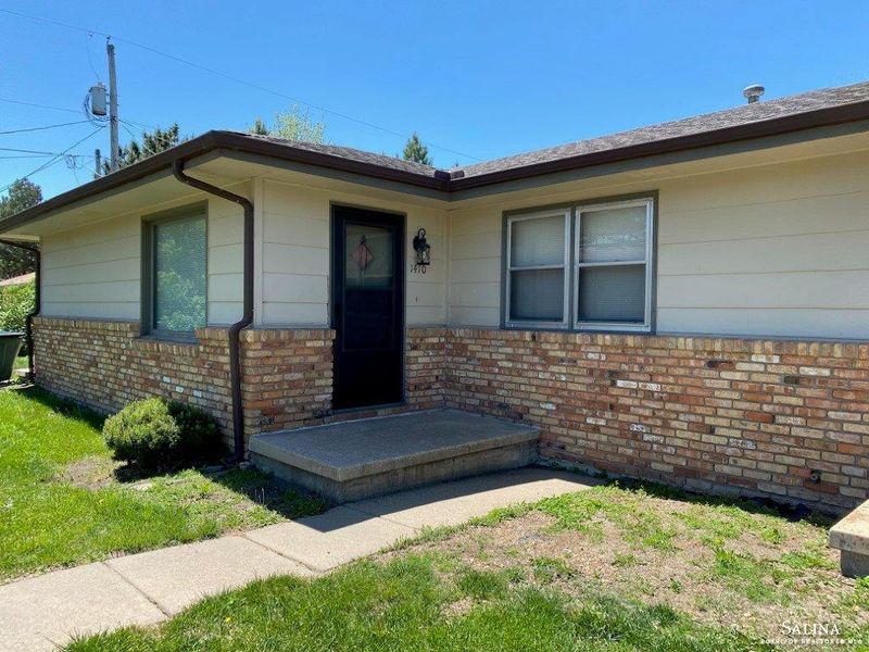 1408 E Beloit Ave, Salina, KS 67401