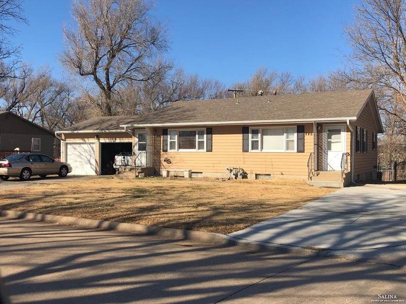 446 Hazel Ct, Salina, KS 67401