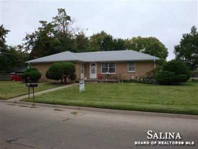 10001002 Osborne St, Salina, KS 67401