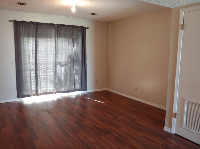 360 E 15th St, Russell, KS 67665