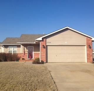 1744 E Country Walk Ln, Mulvane, KS 67110