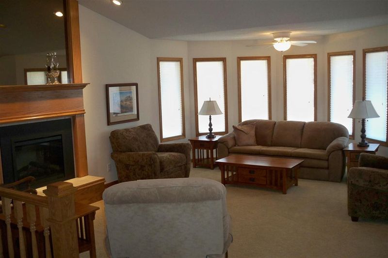 712 N Quail Ct, Newton, KS 67114