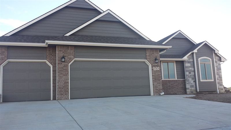 713 Horseshoe Bend, Maize, KS 67101