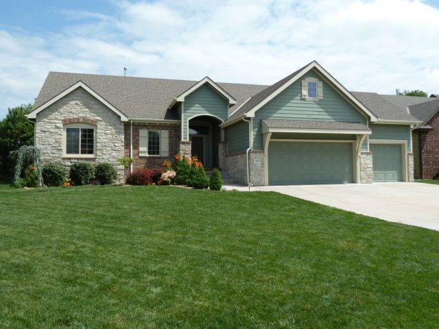 836 E Woodstone Dr, Andover, KS 67002