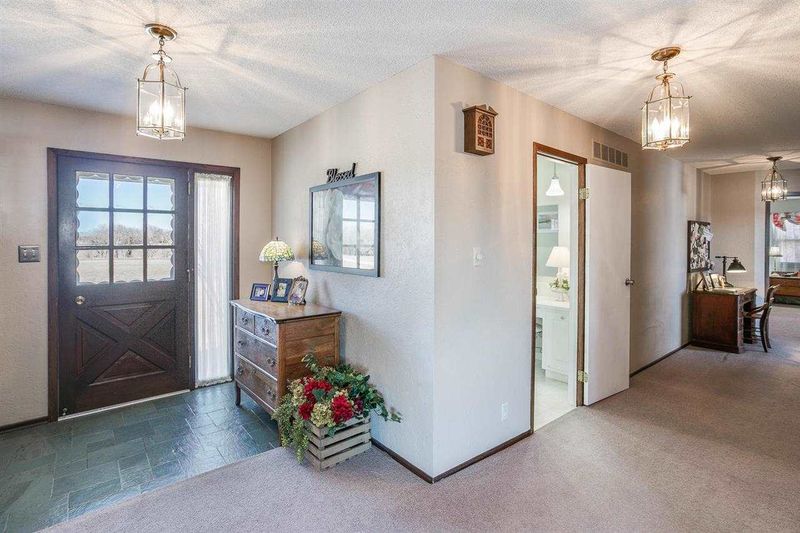 2501 E 109th St N, Valley Center, KS 67147