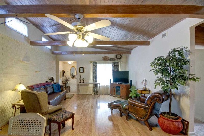 2407 E Funston St, Wichita, KS 67211