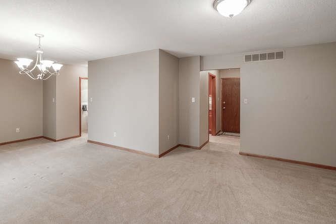 737 Farmington Dr, Derby, KS 67037