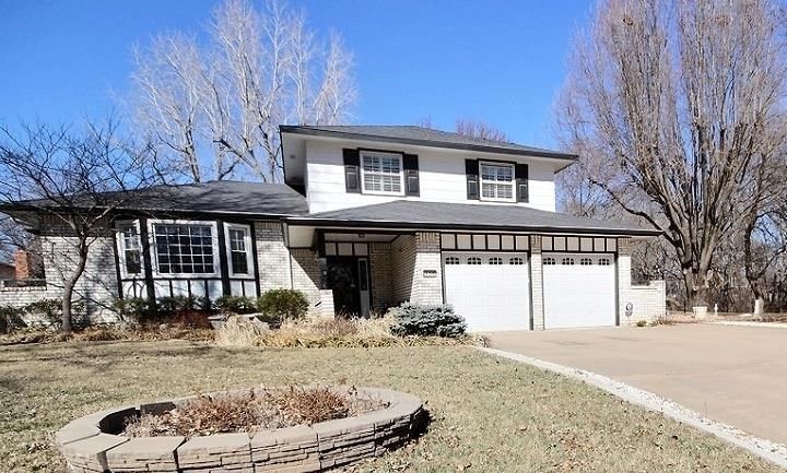 1125 E James St, Derby, KS 67037-2132