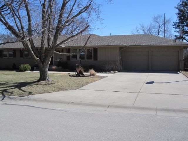 516 N Angle Ln, Andover, KS 67002