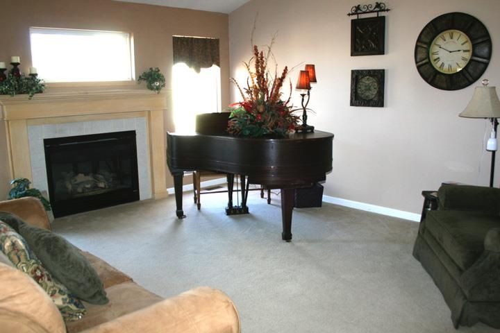 716 Timberleaf Ct, Derby, KS 67037-3567