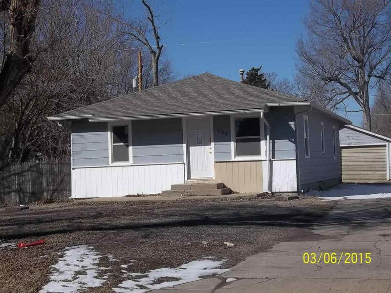 127 N Mclain Ave, Newton, KS 67114